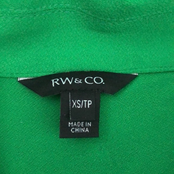 Green shirt - Picture 2 of 4